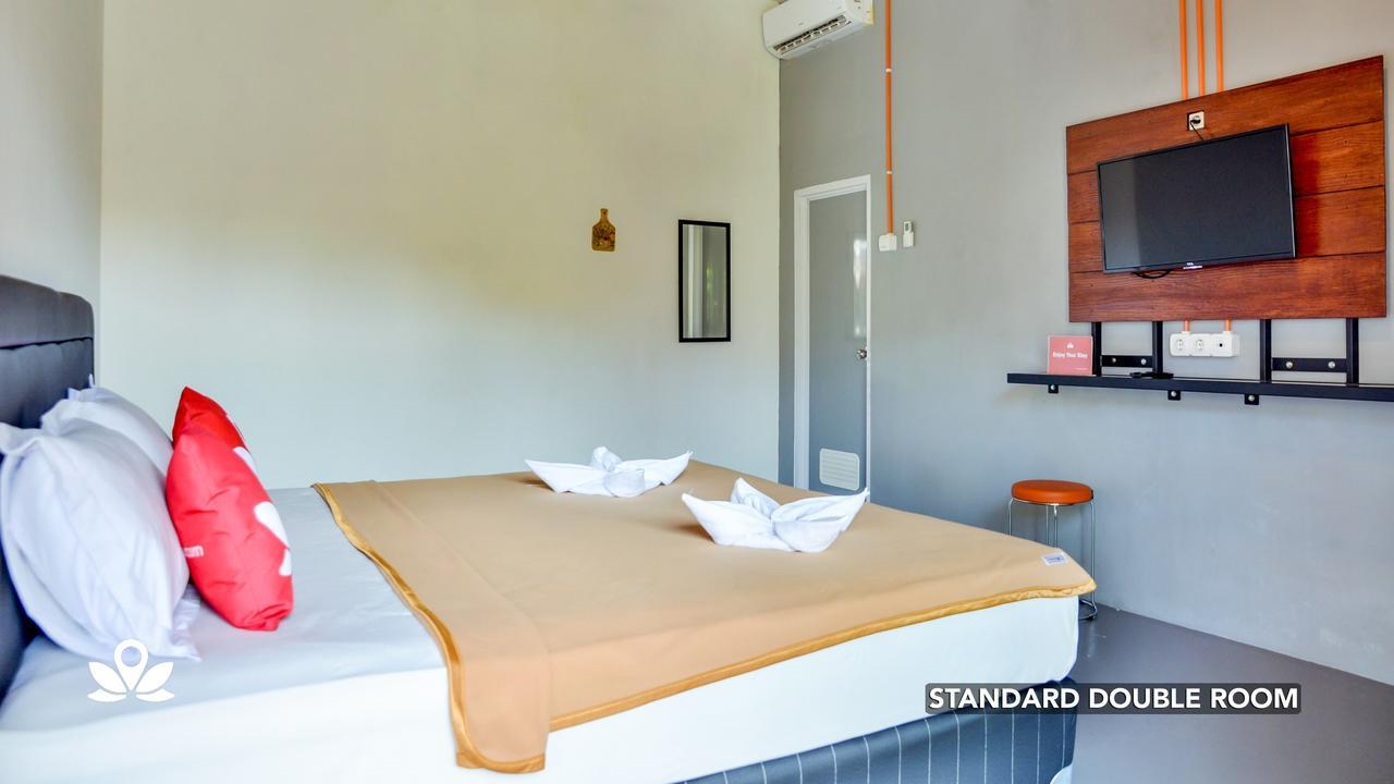 ZEN Rooms Adisucipto Airport Джокякарта Екстериор снимка