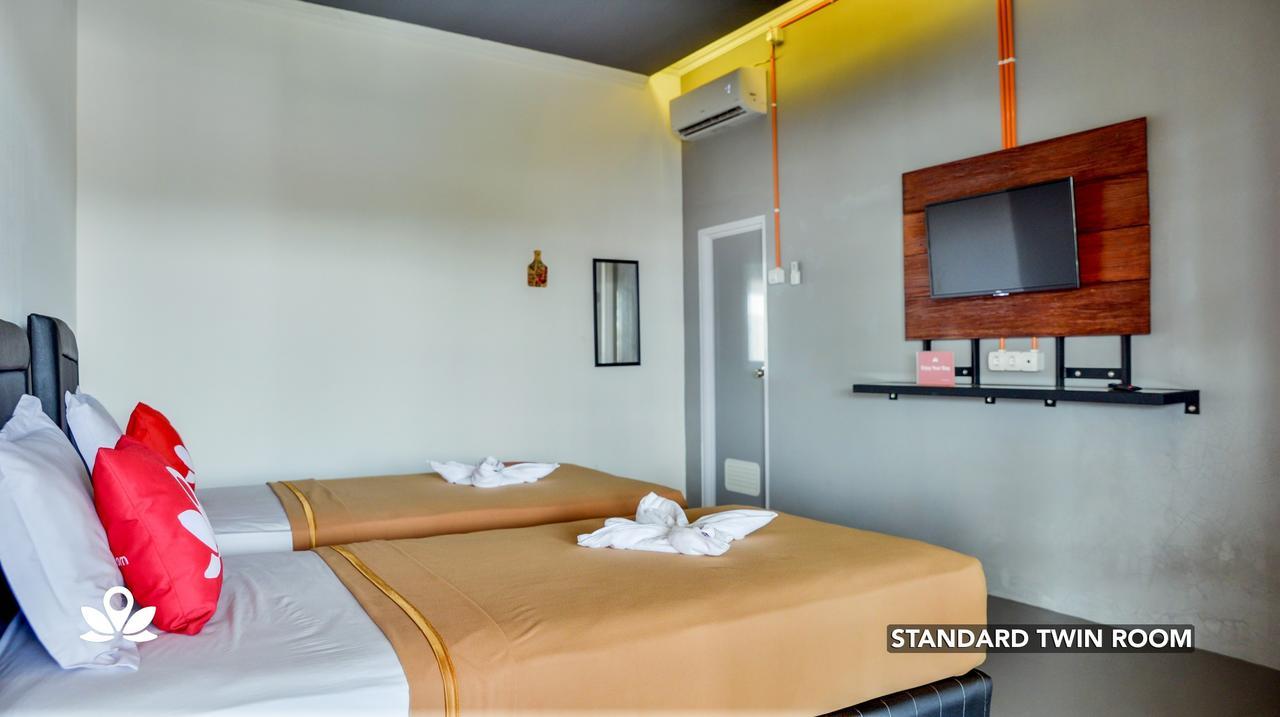 ZEN Rooms Adisucipto Airport Джокякарта Екстериор снимка