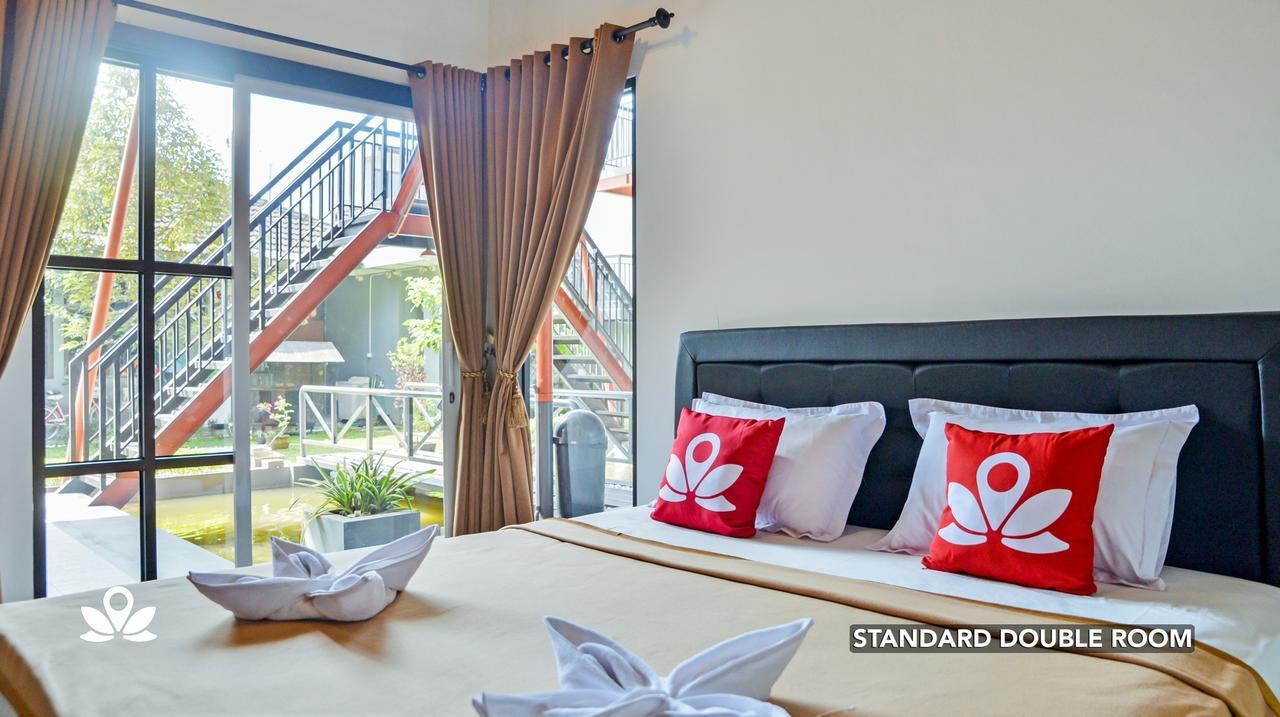 ZEN Rooms Adisucipto Airport Джокякарта Екстериор снимка
