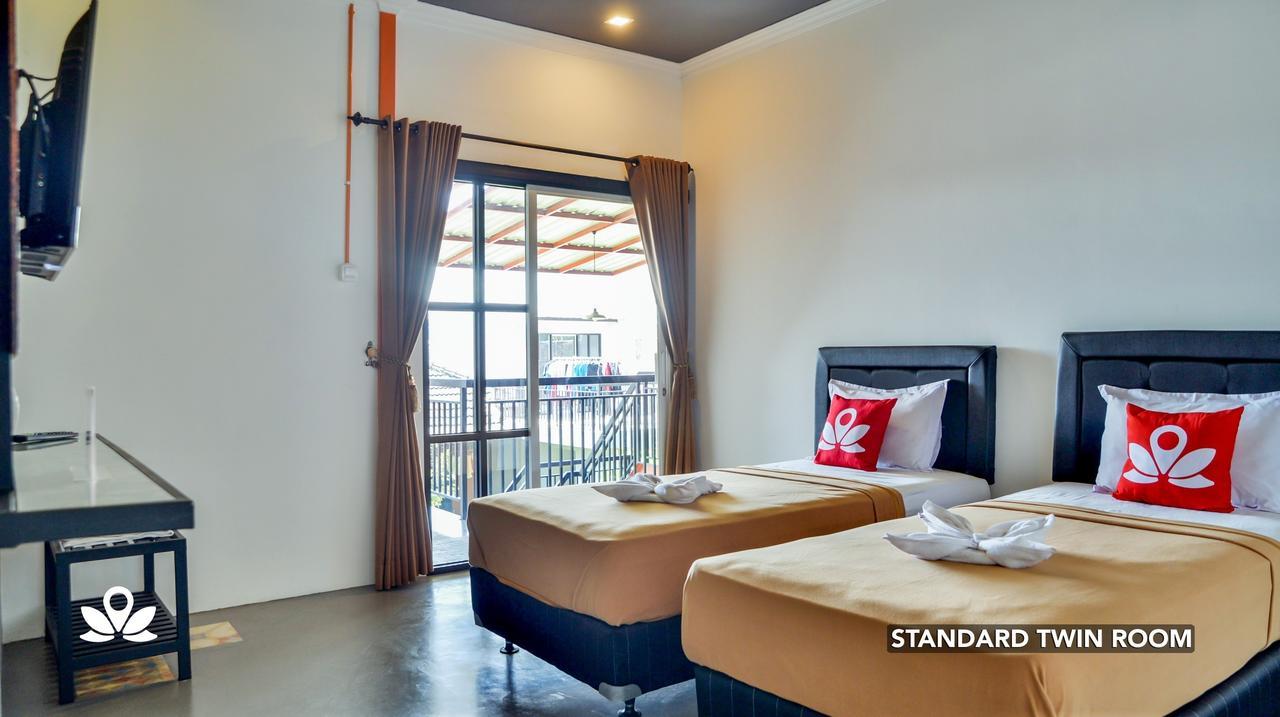ZEN Rooms Adisucipto Airport Джокякарта Екстериор снимка