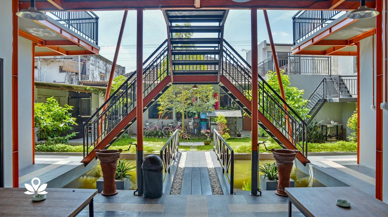 ZEN Rooms Adisucipto Airport Джокякарта Екстериор снимка