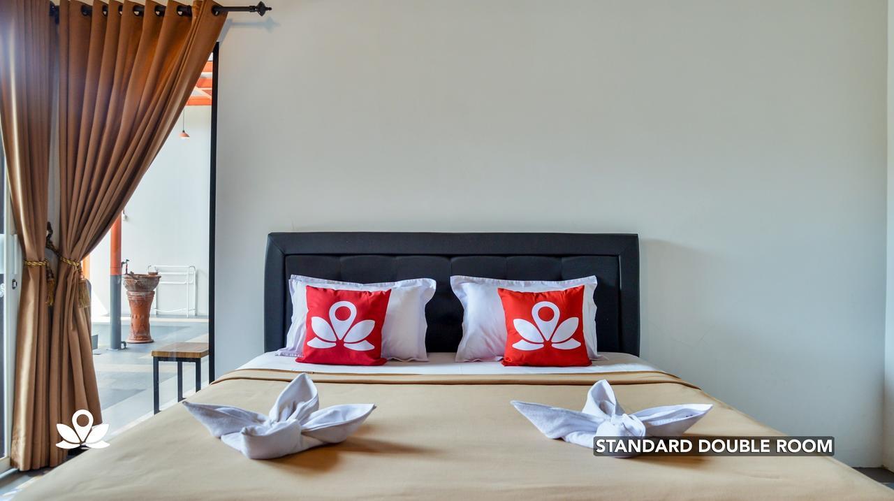 ZEN Rooms Adisucipto Airport Джокякарта Екстериор снимка