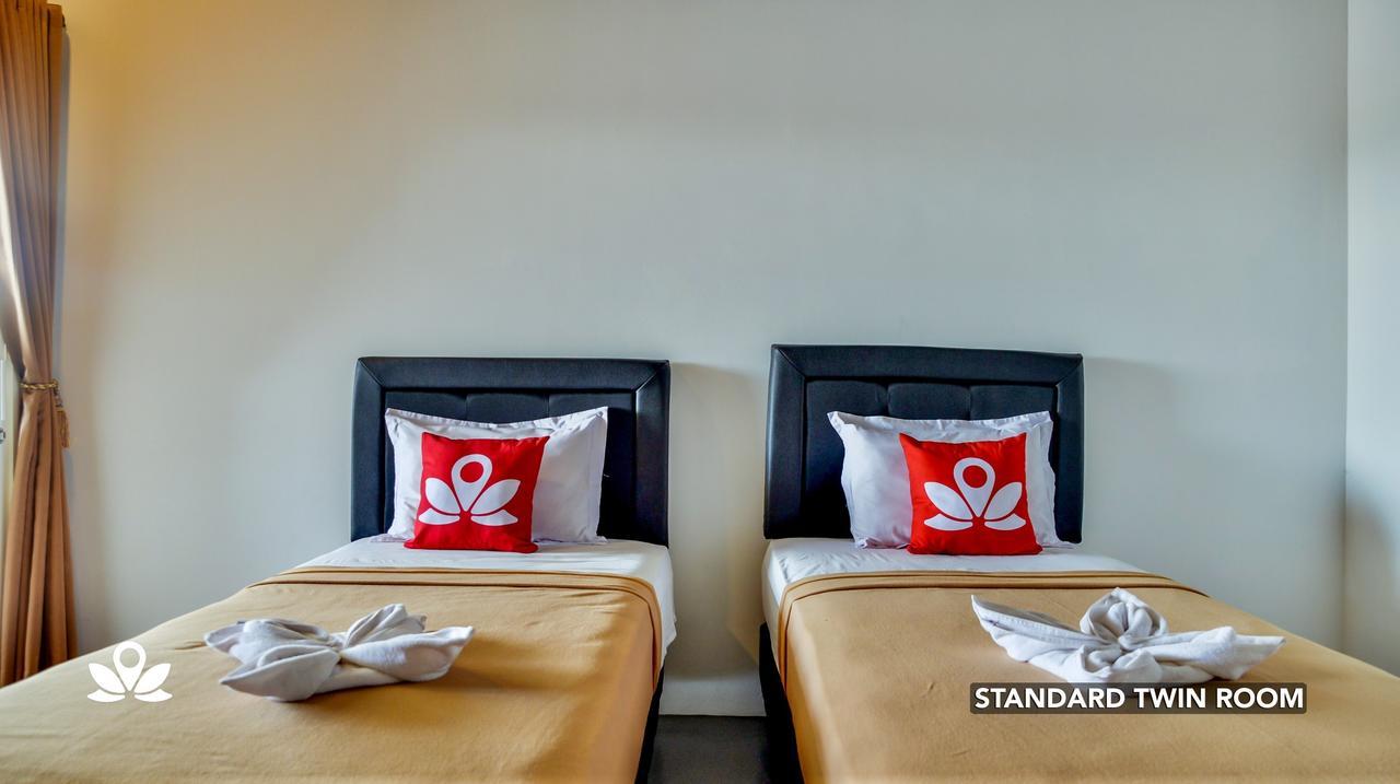 ZEN Rooms Adisucipto Airport Джокякарта Екстериор снимка