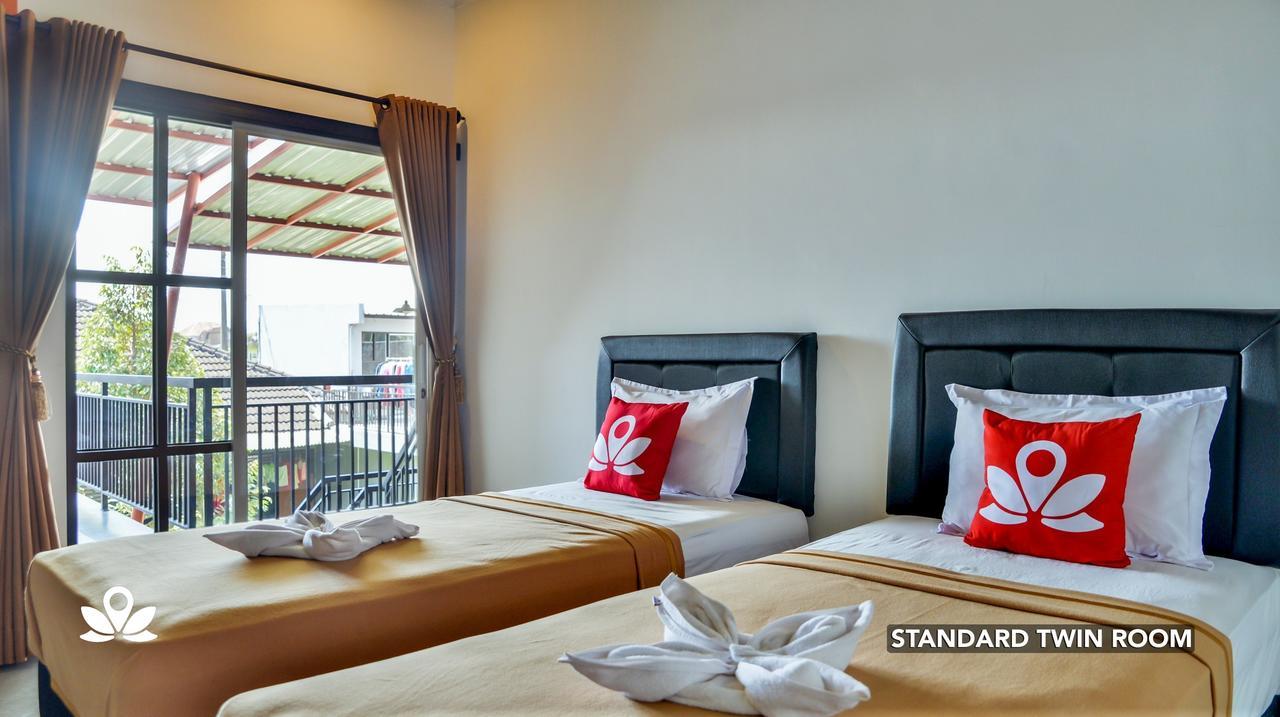 ZEN Rooms Adisucipto Airport Джокякарта Екстериор снимка