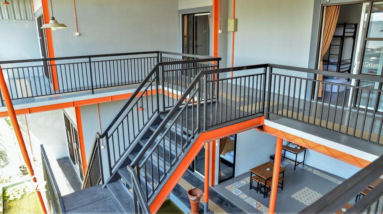 ZEN Rooms Adisucipto Airport Джокякарта Екстериор снимка