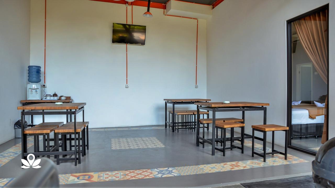 ZEN Rooms Adisucipto Airport Джокякарта Екстериор снимка