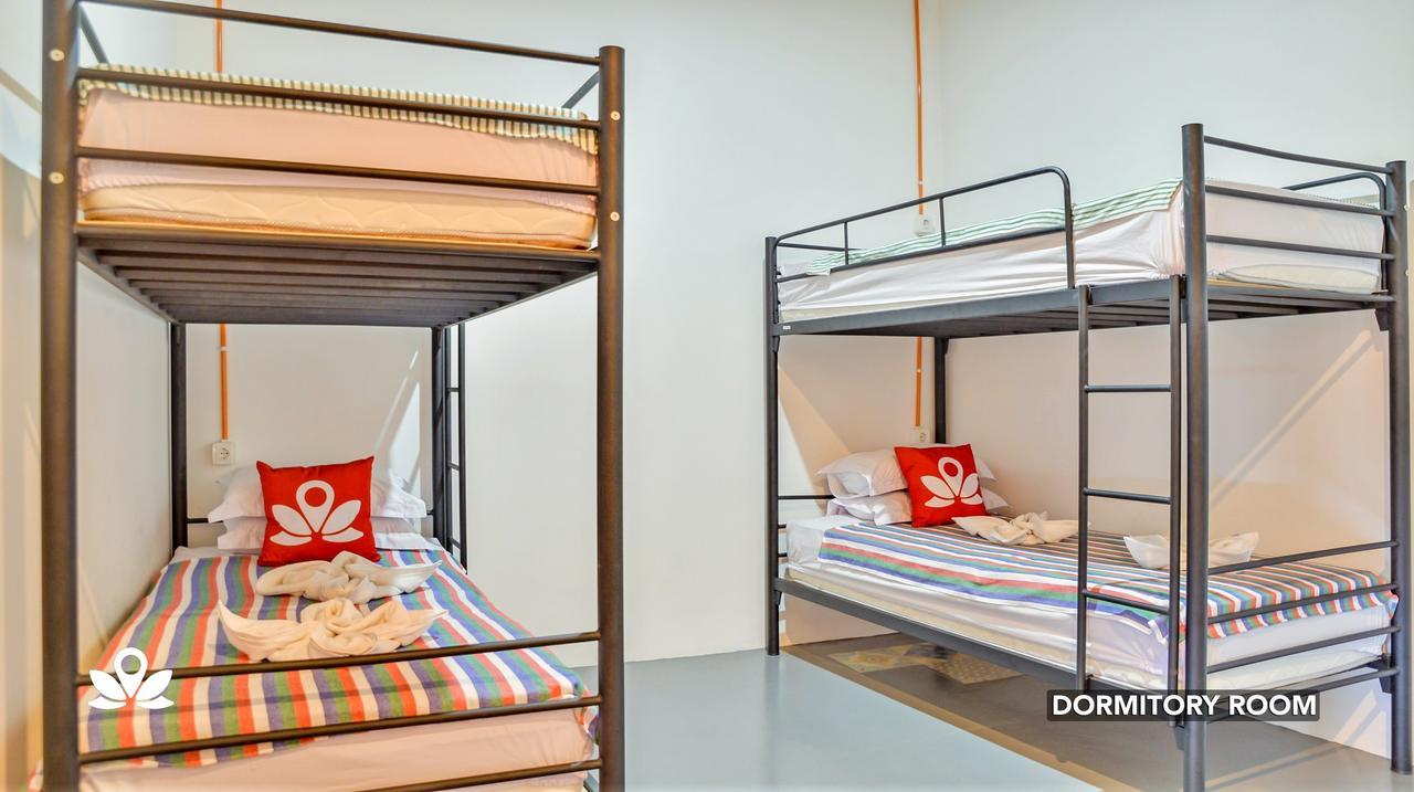 ZEN Rooms Adisucipto Airport Джокякарта Екстериор снимка