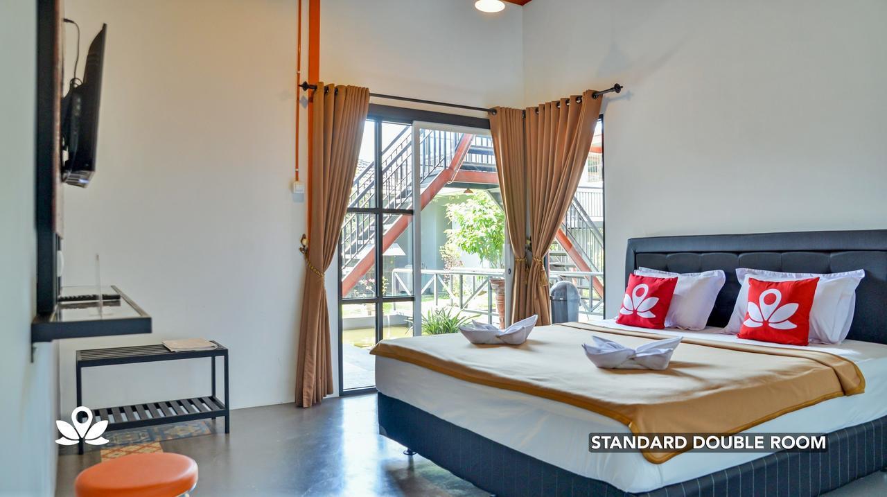 ZEN Rooms Adisucipto Airport Джокякарта Екстериор снимка