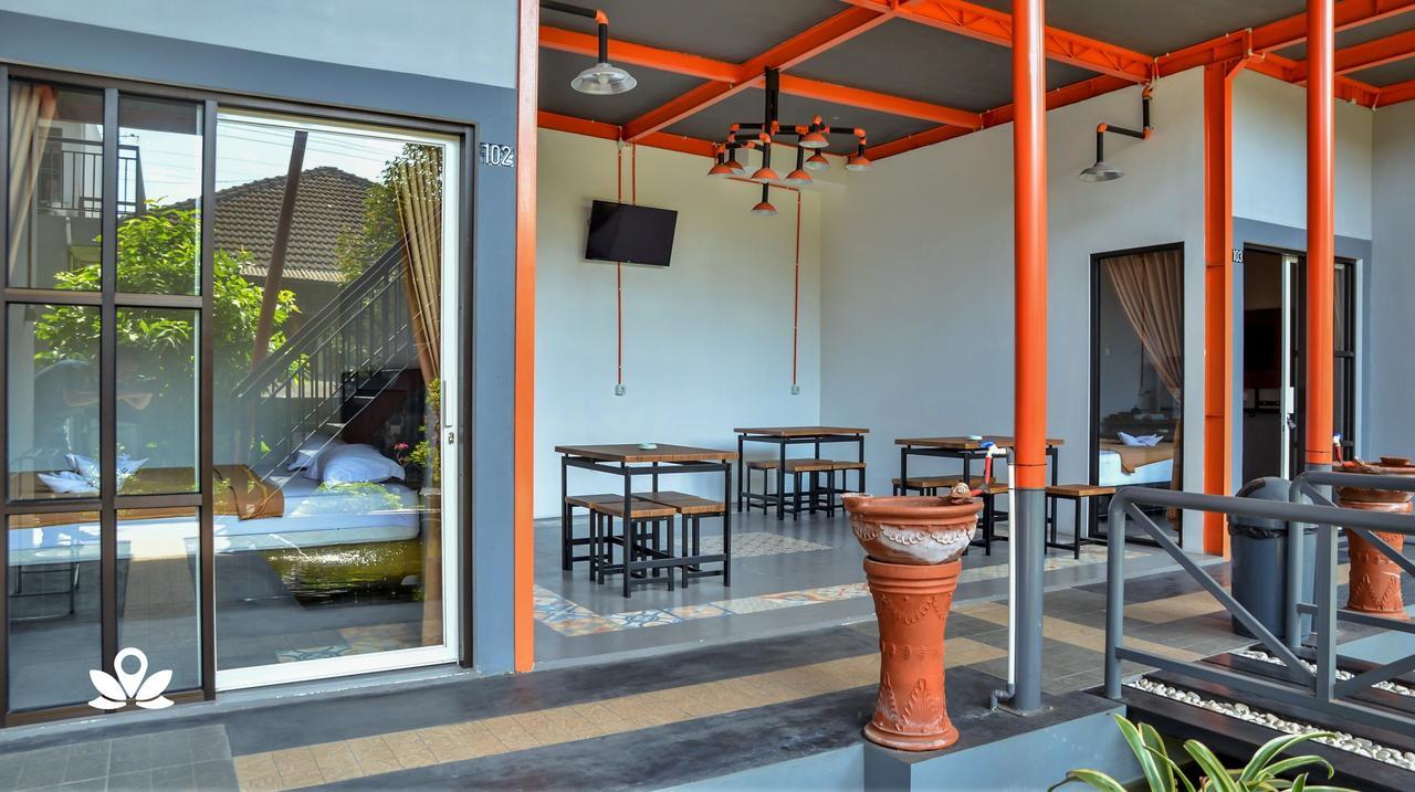 ZEN Rooms Adisucipto Airport Джокякарта Екстериор снимка