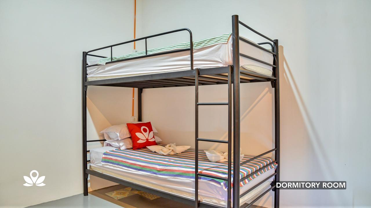 ZEN Rooms Adisucipto Airport Джокякарта Екстериор снимка